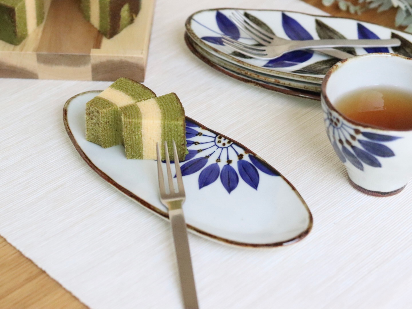 Hasami Ware Slim Oval Plate (Blue Flower) | Japan Finds